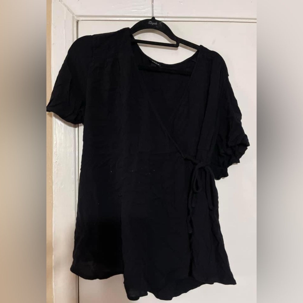Torrid Size 0 (12) EUC Black Knit Faux Wrap Side Tie Top